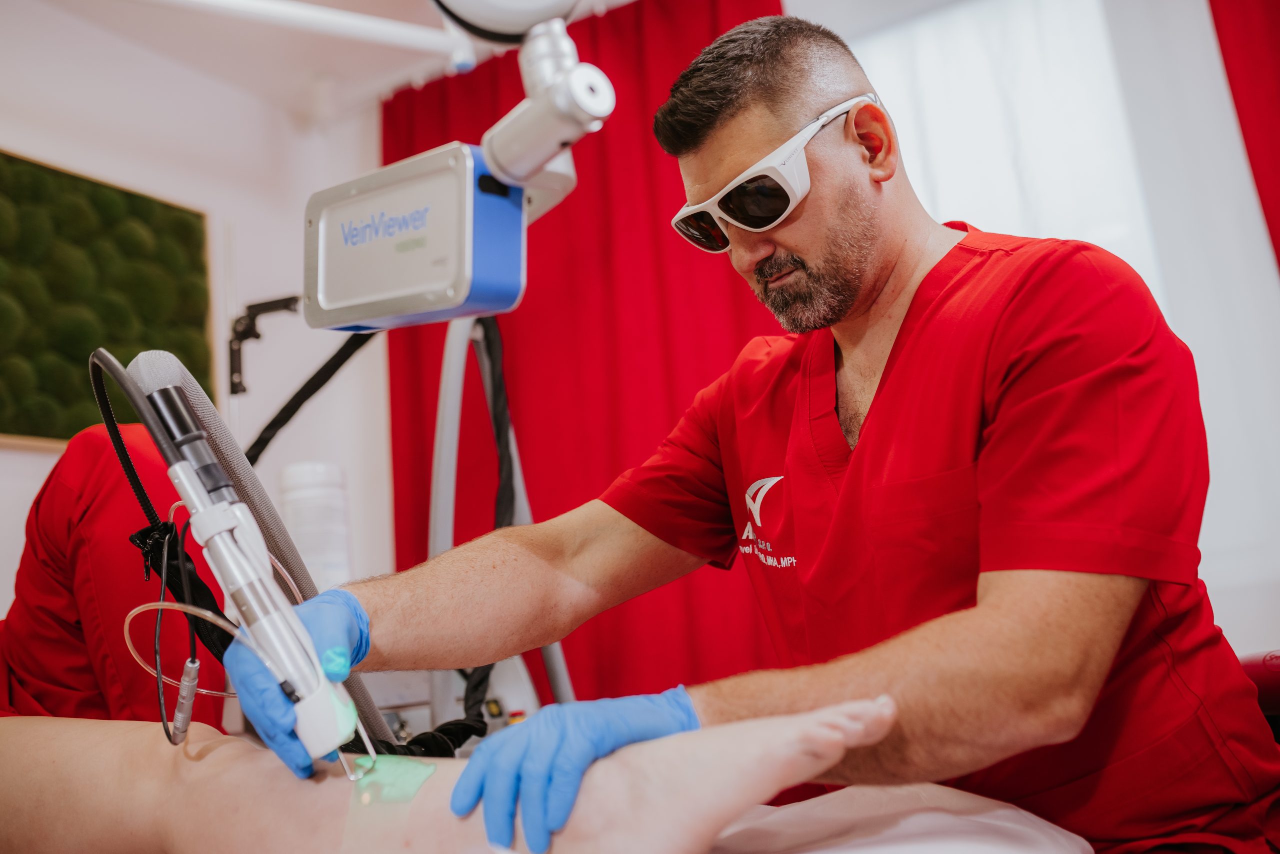 Laserové ošetrenie dolnej končatiny na pracovisku AdNa